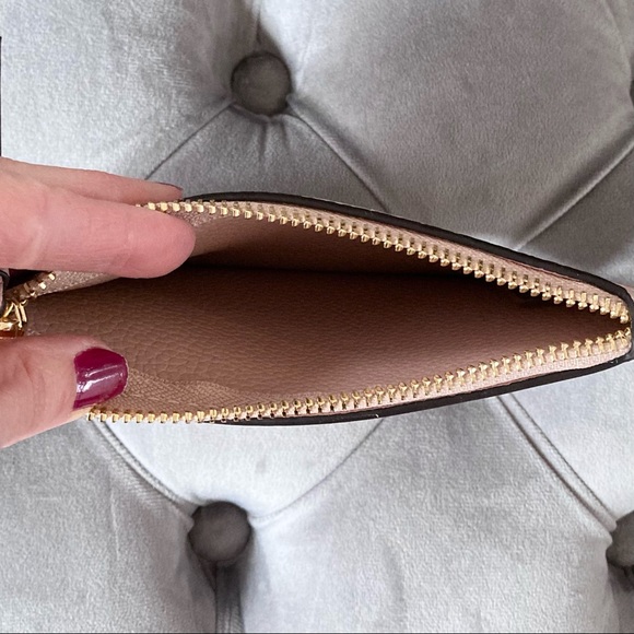 Calvin Klein Pouch Wristlet Catchall Cosmetic Pouch - Picture 3 of 5